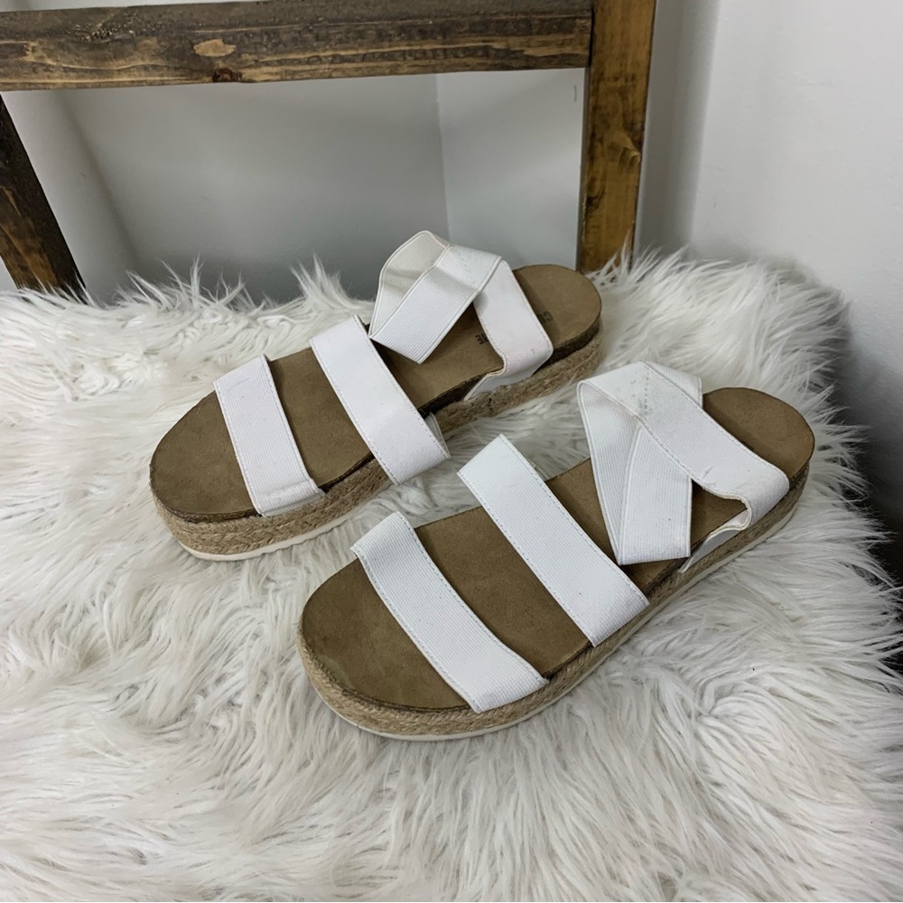 Cushionaire Mandy White Strappy Espadrille Sandals Size 11